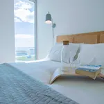 Picturesque Beachfront 아파트