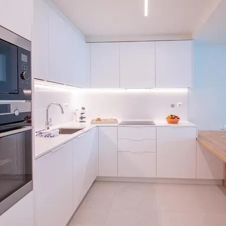 Apartment Picturesque Beachfront Armacao de Pera